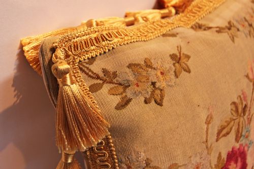 ANTIQUE AUBUSSON CUSHION - ADDITIONAL PHOTO 5