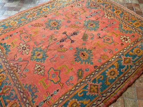 ANTIQUE USHAK CARPET - ADDITIONAL PHOTO 1