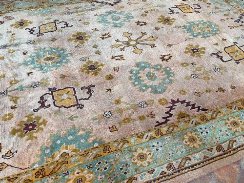 ANTIQUE USHAK CARPET - ADDITIONAL PHOTO 1
