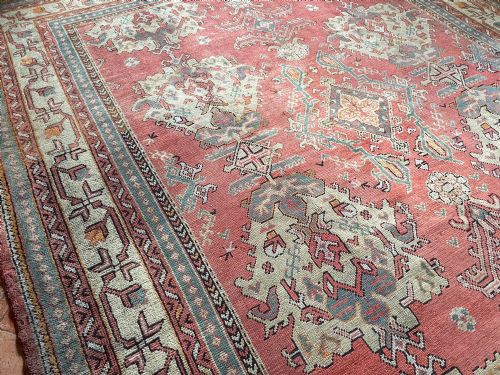 ANTIQUE USHAK CARPET - ADDITIONAL PHOTO 3