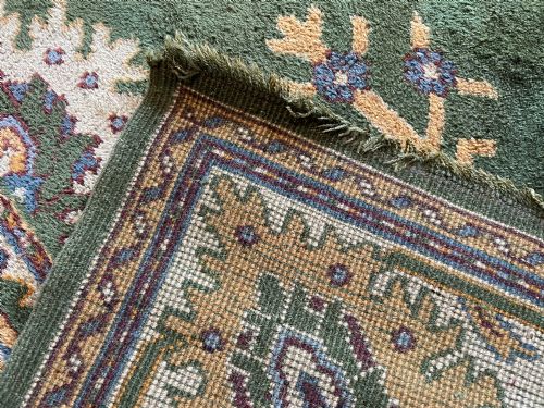 ANTIQUE USHAK CARPET - ADDITIONAL PHOTO 1