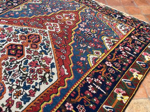 ANTIQUE BAKTIARI RUG - ADDITIONAL PHOTO 1
