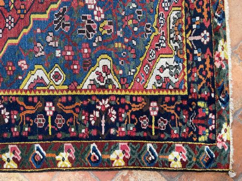 ANTIQUE BAKTIARI RUG - ADDITIONAL PHOTO 3