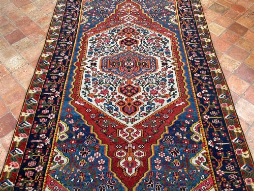 ANTIQUE BAKTIARI RUG - ADDITIONAL PHOTO 4