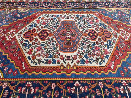 ANTIQUE BAKTIARI RUG - ADDITIONAL PHOTO 6