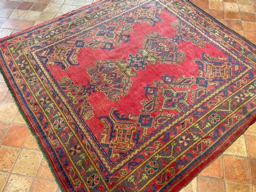 ANTIQUE USHAK CARPET - ADDITIONAL PHOTO 1