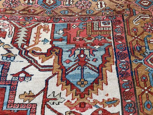 ANTIQUE SERAPI CARPET - ADDITIONAL PHOTO 1