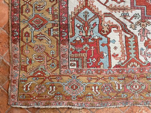 ANTIQUE SERAPI CARPET - ADDITIONAL PHOTO 3