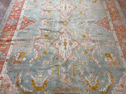 ANTIQUE USHAK CARPET - ADDITIONAL PHOTO 1
