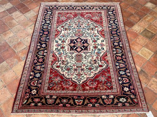 ANTIQUE SERAPI RUG - ADDITIONAL PHOTO 1