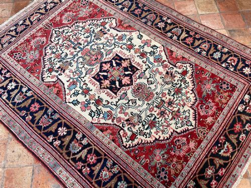 ANTIQUE SERAPI RUG - ADDITIONAL PHOTO 2