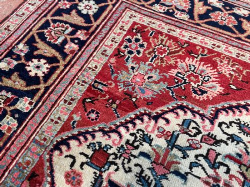 ANTIQUE SERAPI RUG - ADDITIONAL PHOTO 3
