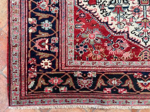 ANTIQUE SERAPI RUG - ADDITIONAL PHOTO 4