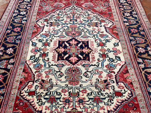 ANTIQUE SERAPI RUG - ADDITIONAL PHOTO 11