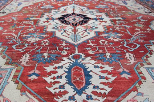 ANTIQUE SERAPI CARPET - ADDITIONAL PHOTO 2