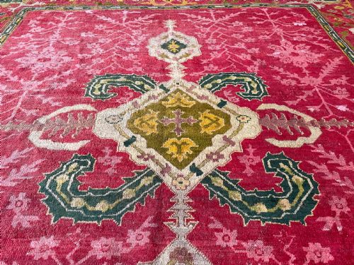 ANTIQUE USHAK CARPET - ADDITIONAL PHOTO 1