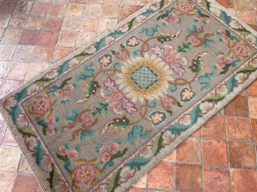 ANTIQUE DONEGAL RUG - ADDITIONAL PHOTO 4