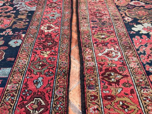 RARE PAIR OF ANTIQUE FARAHAN CARPETS - ADDITIONAL PHOTO 1