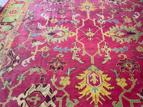 ANTIQUE USHAK CARPET - ADDITIONAL PHOTO 1