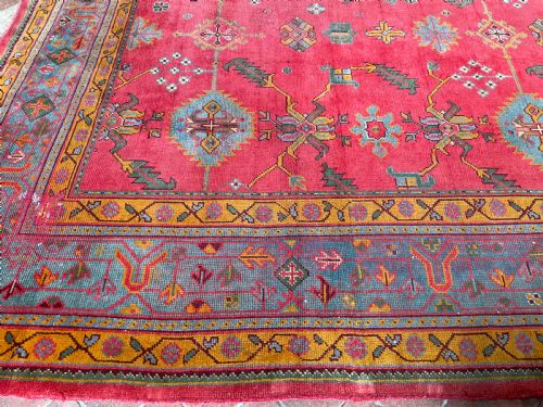 ANTIQUE USHAK CARPET - ADDITIONAL PHOTO 1