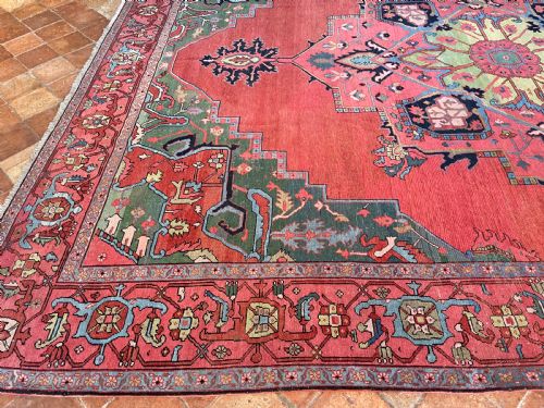 ANTIQUE SERAPI CARPET - ADDITIONAL PHOTO 2