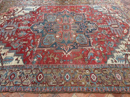 ANTIQUE SERAPI CARPET - ADDITIONAL PHOTO 1