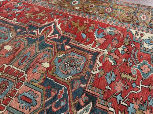 ANTIQUE SERAPI CARPET - ADDITIONAL PHOTO 2