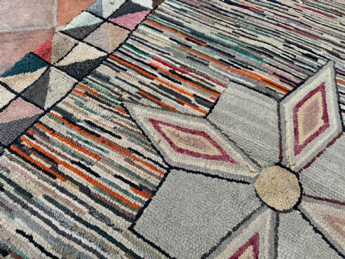AMERICAN HOOKED RUG - ADDITIONAL PHOTO 8