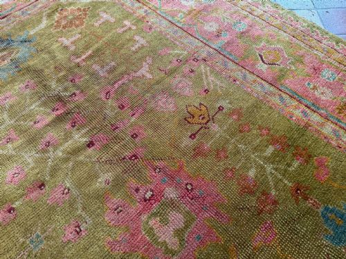 ANTIQUE USHAK CARPET - ADDITIONAL PHOTO 2