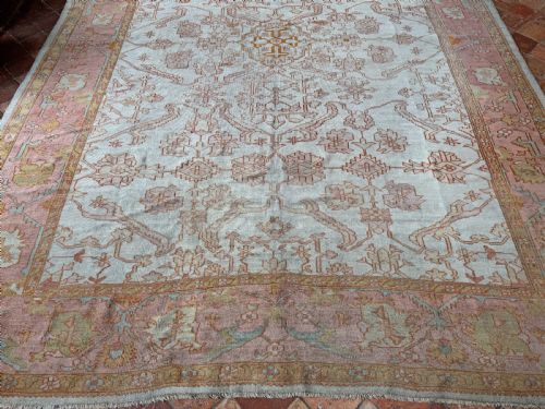 ANTIQUE USHAK CARPET - ADDITIONAL PHOTO 1
