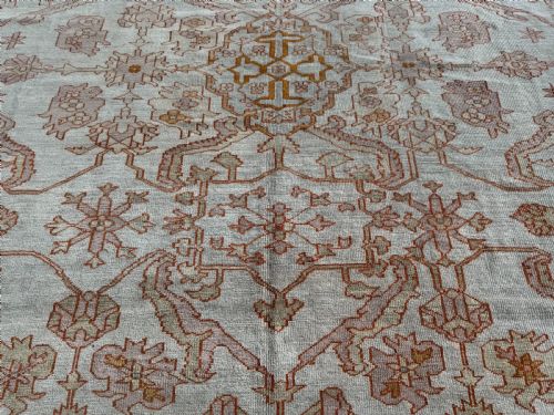 ANTIQUE USHAK CARPET - ADDITIONAL PHOTO 4