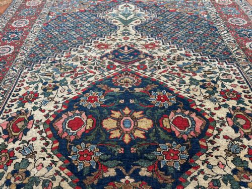 ANTIQUE BAKTIARI RUG - ADDITIONAL PHOTO 2