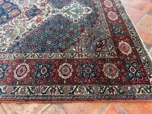 ANTIQUE BAKTIARI RUG - ADDITIONAL PHOTO 4