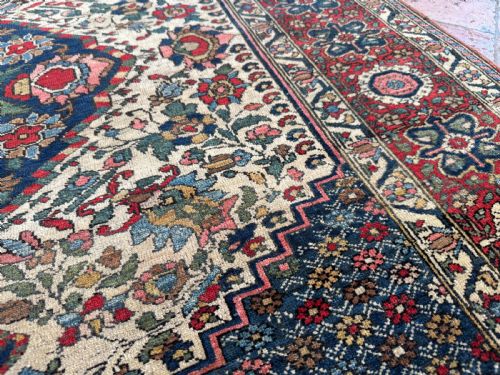 ANTIQUE BAKTIARI RUG - ADDITIONAL PHOTO 6