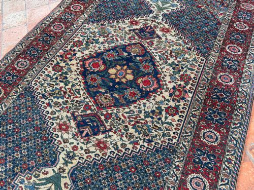 ANTIQUE BAKTIARI RUG - ADDITIONAL PHOTO 8