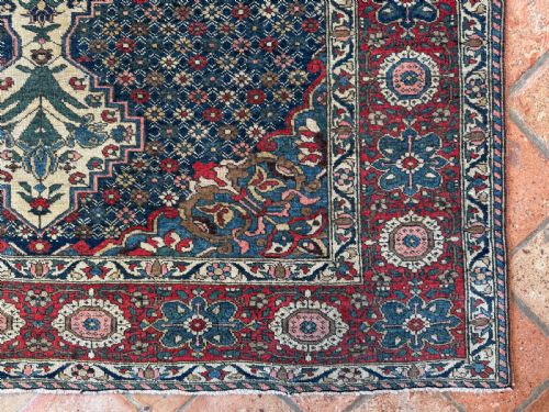 ANTIQUE BAKTIARI RUG - ADDITIONAL PHOTO 9