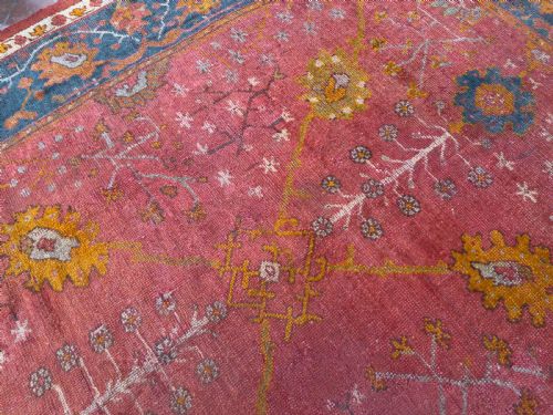 ANTIQUE USHAK CARPET - ADDITIONAL PHOTO 1