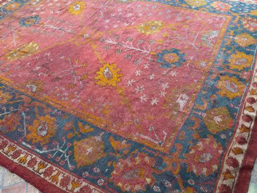 ANTIQUE USHAK CARPET - ADDITIONAL PHOTO 2