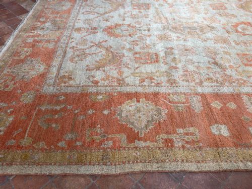 ANTIQUE USHAK CARPET - ADDITIONAL PHOTO 1