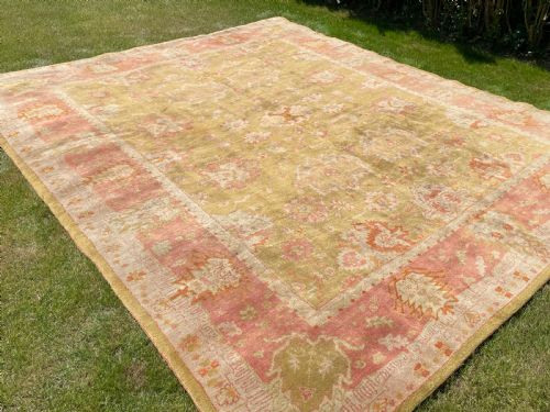 ANTIQUE USHAK CARPET - ADDITIONAL PHOTO 1