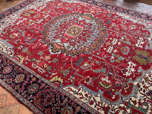 ANTIQUE SERAPI CARPET - ADDITIONAL PHOTO 3