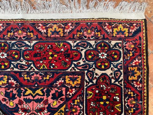 ANTIQUE BAKTIARI CARPET - ADDITIONAL PHOTO 1