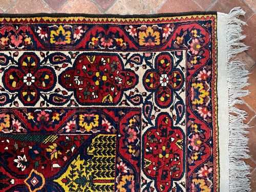 ANTIQUE BAKTIARI CARPET - ADDITIONAL PHOTO 2