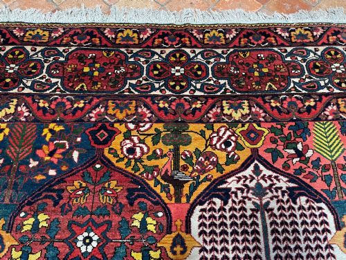 ANTIQUE BAKTIARI CARPET - ADDITIONAL PHOTO 4