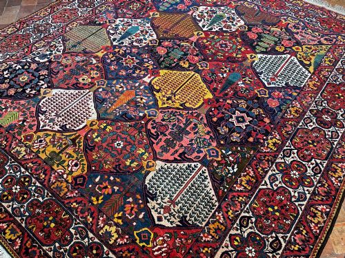 ANTIQUE BAKTIARI CARPET - ADDITIONAL PHOTO 5