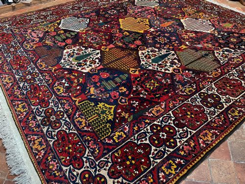 ANTIQUE BAKTIARI CARPET - ADDITIONAL PHOTO 9