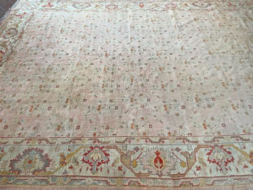 ANTIQUE USHAK CARPET - ADDITIONAL PHOTO 1