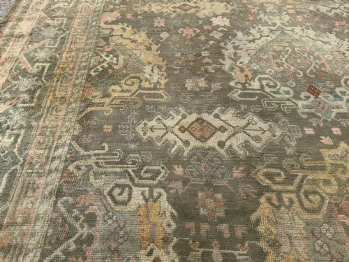 ANTIQUE USHAK CARPET - ADDITIONAL PHOTO 3