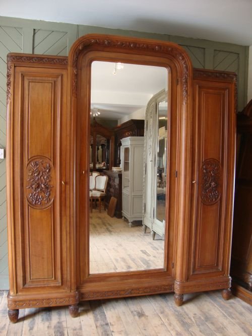 French Louis Xv1 Style Triple Door Armoire