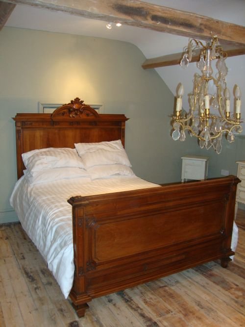 fig 1. ANTIQUE FRENCH CLASSIC STYLE BED